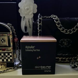 Alpharet Exfoliating Pads By SKINBETTER Science